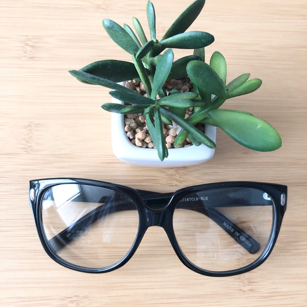 Non-prescription clear lens glasses